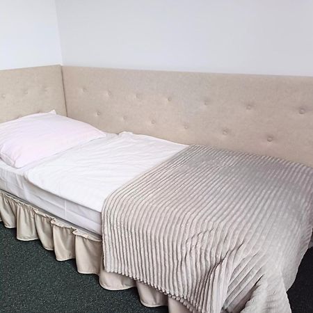 Hotel I Restauracja Borowianka 오스토프 빌코폴스키 외부 사진