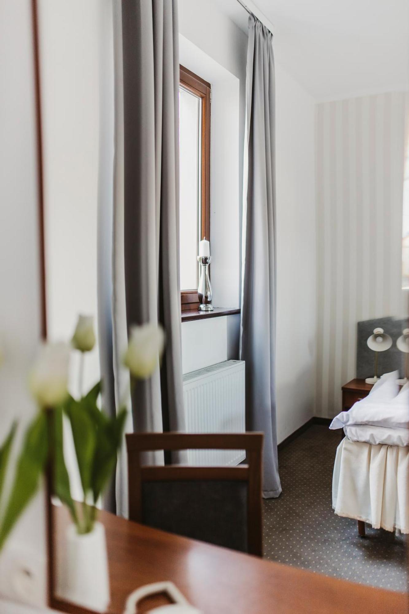 Hotel I Restauracja Borowianka 오스토프 빌코폴스키 외부 사진