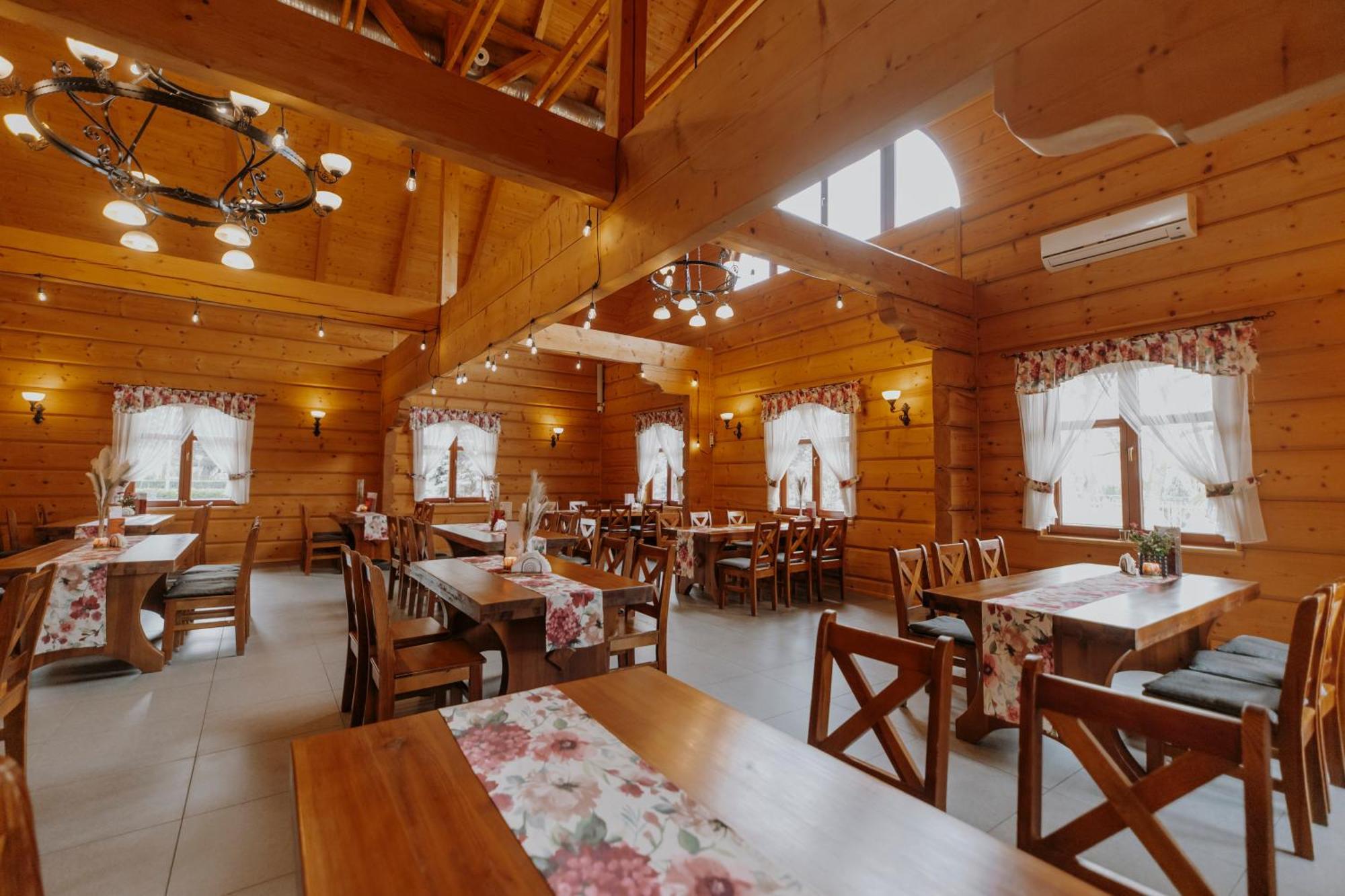 Hotel I Restauracja Borowianka 오스토프 빌코폴스키 외부 사진