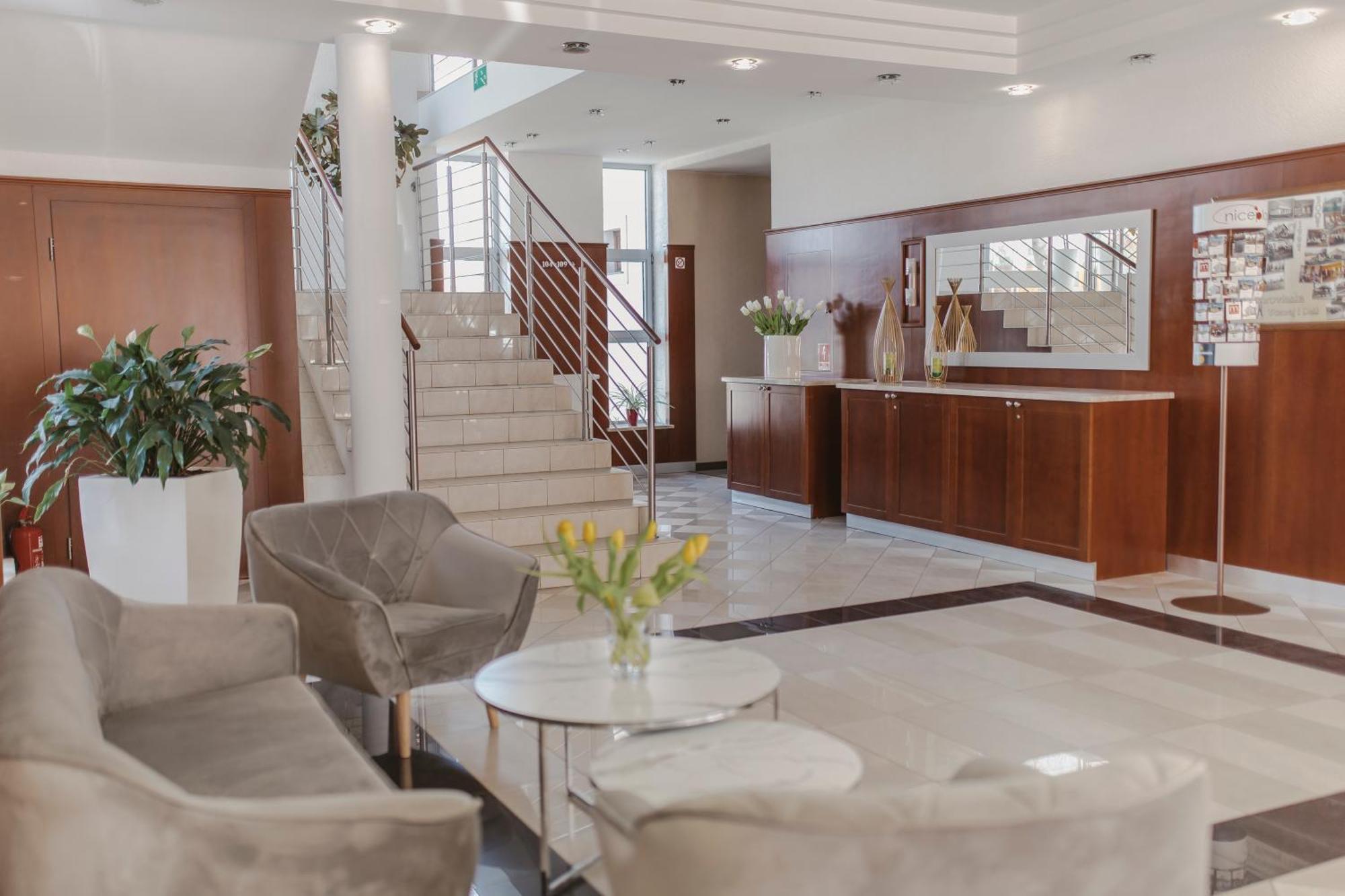 Hotel I Restauracja Borowianka 오스토프 빌코폴스키 외부 사진