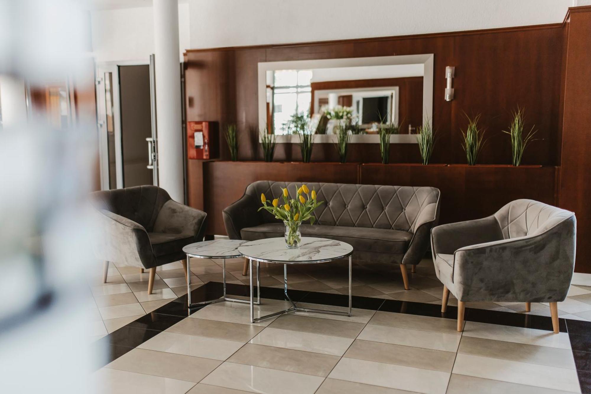Hotel I Restauracja Borowianka 오스토프 빌코폴스키 외부 사진