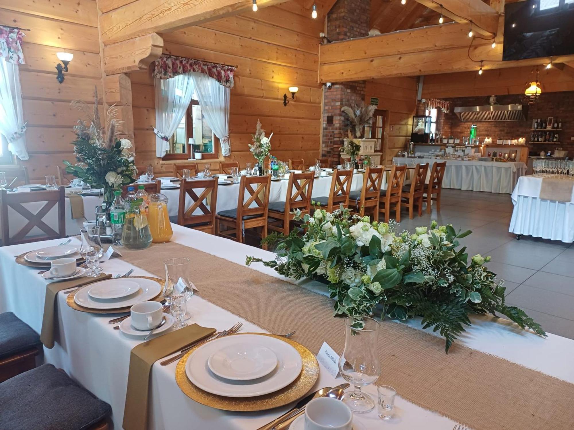 Hotel I Restauracja Borowianka 오스토프 빌코폴스키 외부 사진