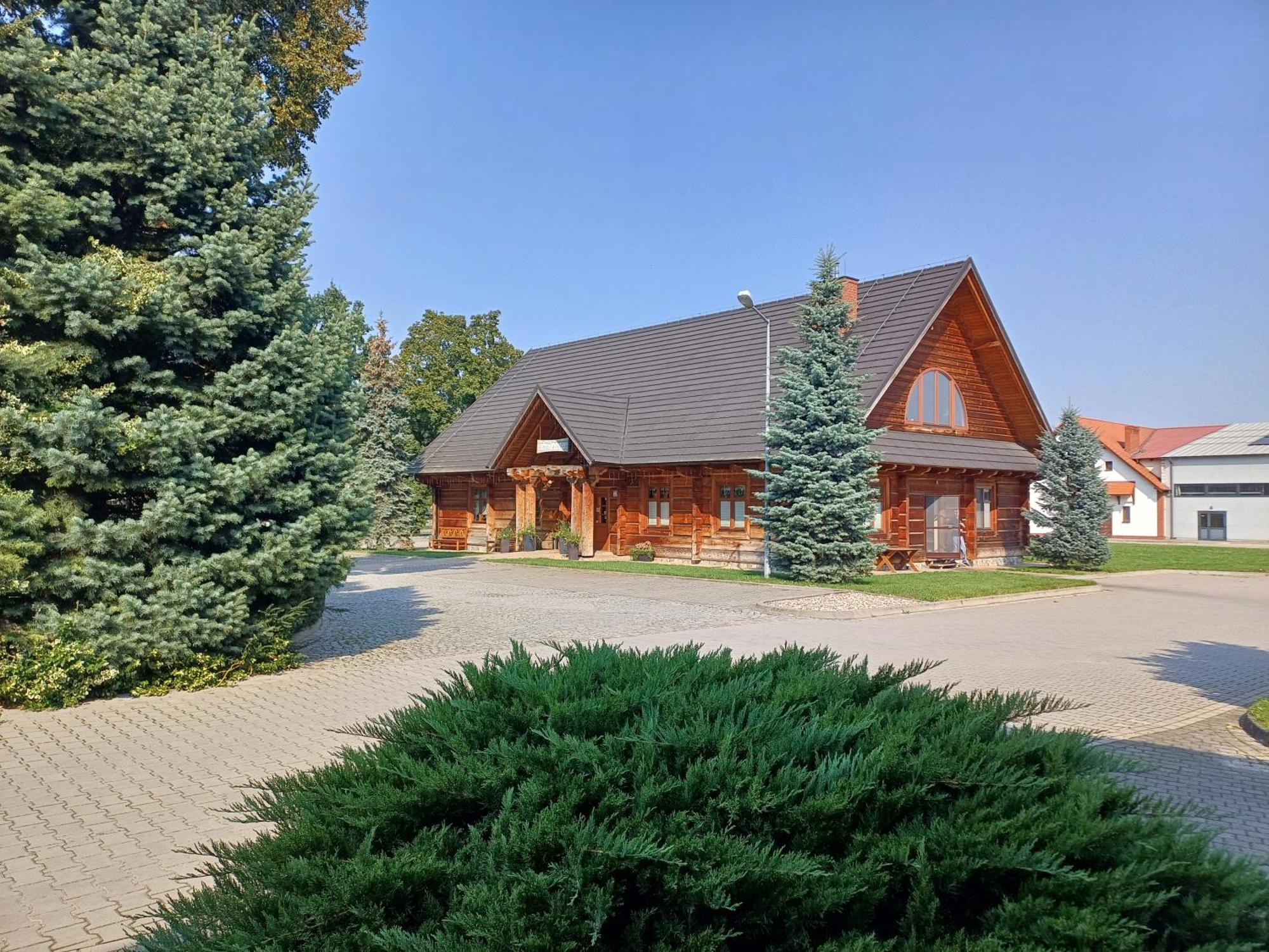 Hotel I Restauracja Borowianka 오스토프 빌코폴스키 외부 사진