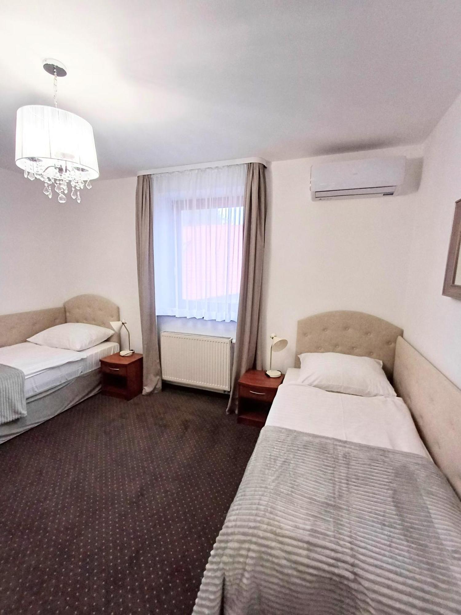 Hotel I Restauracja Borowianka 오스토프 빌코폴스키 외부 사진