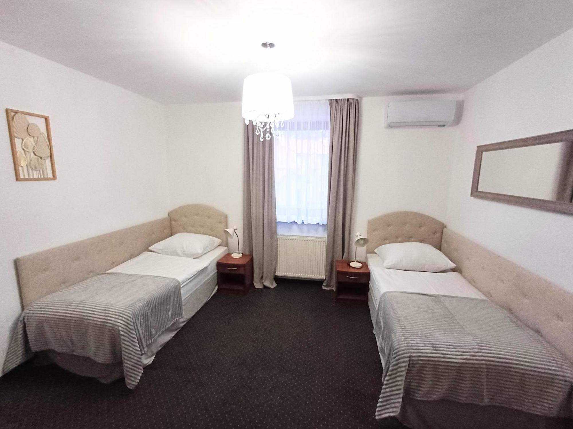 Hotel I Restauracja Borowianka 오스토프 빌코폴스키 외부 사진