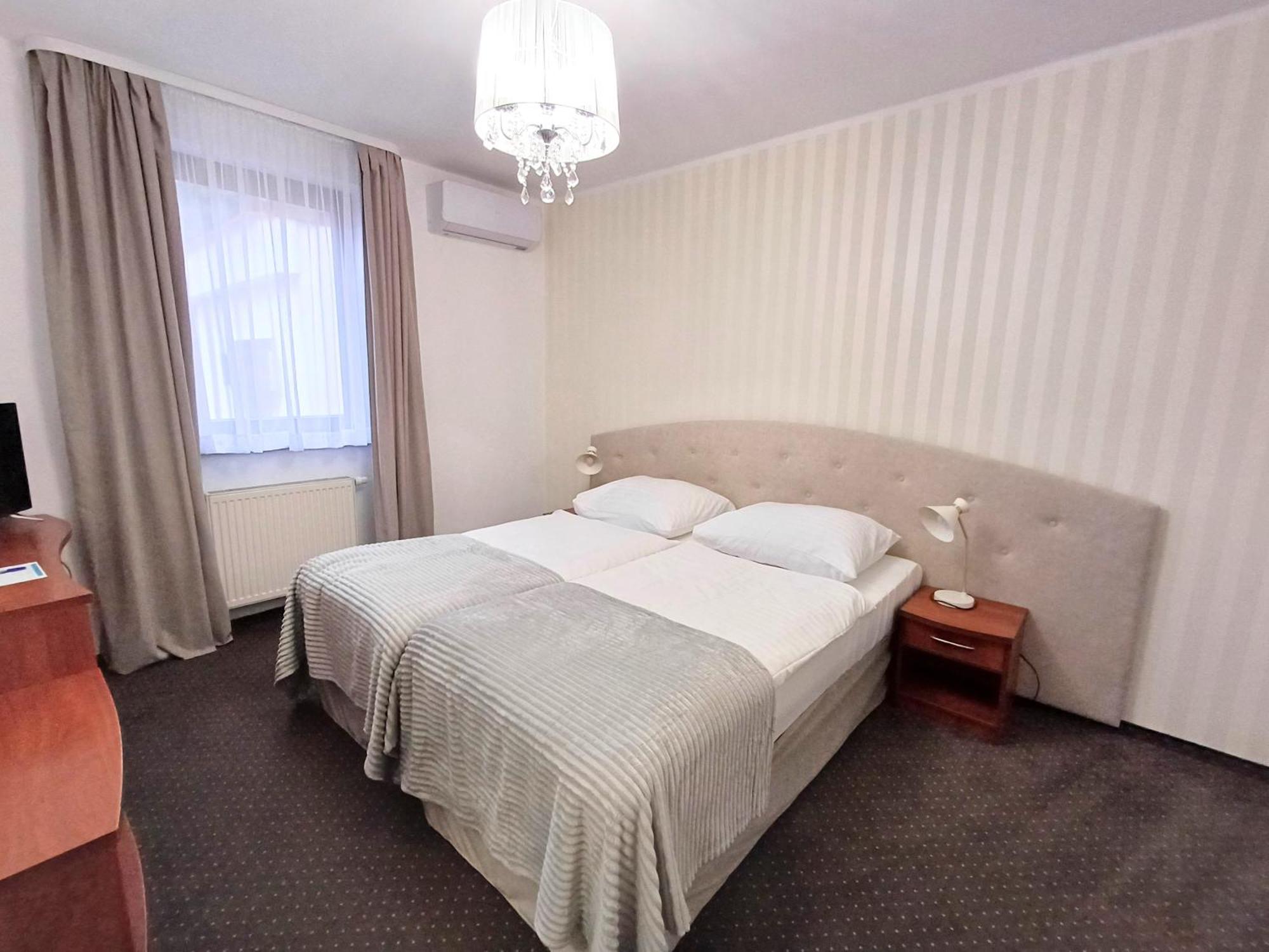 Hotel I Restauracja Borowianka 오스토프 빌코폴스키 외부 사진