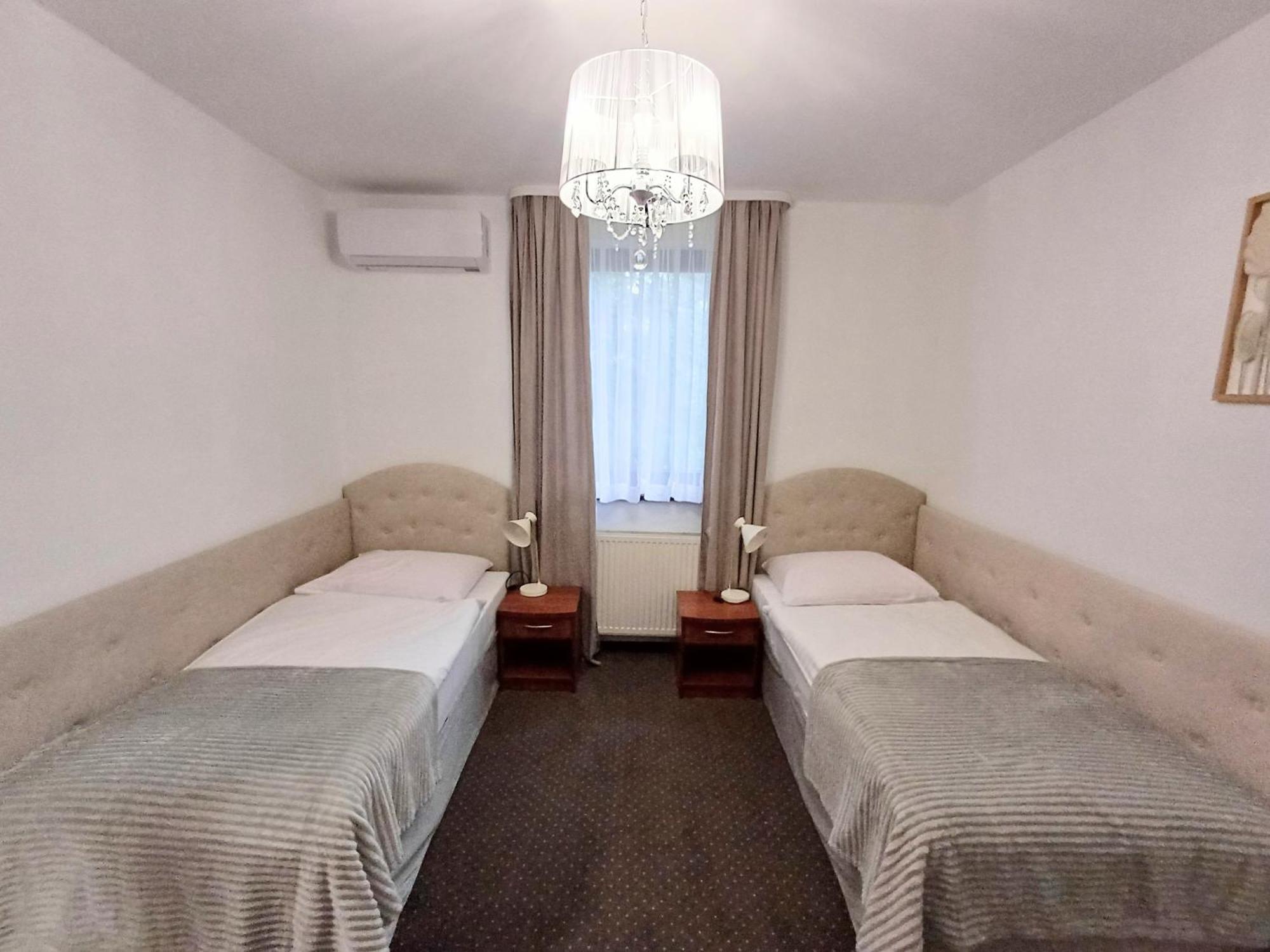 Hotel I Restauracja Borowianka 오스토프 빌코폴스키 외부 사진