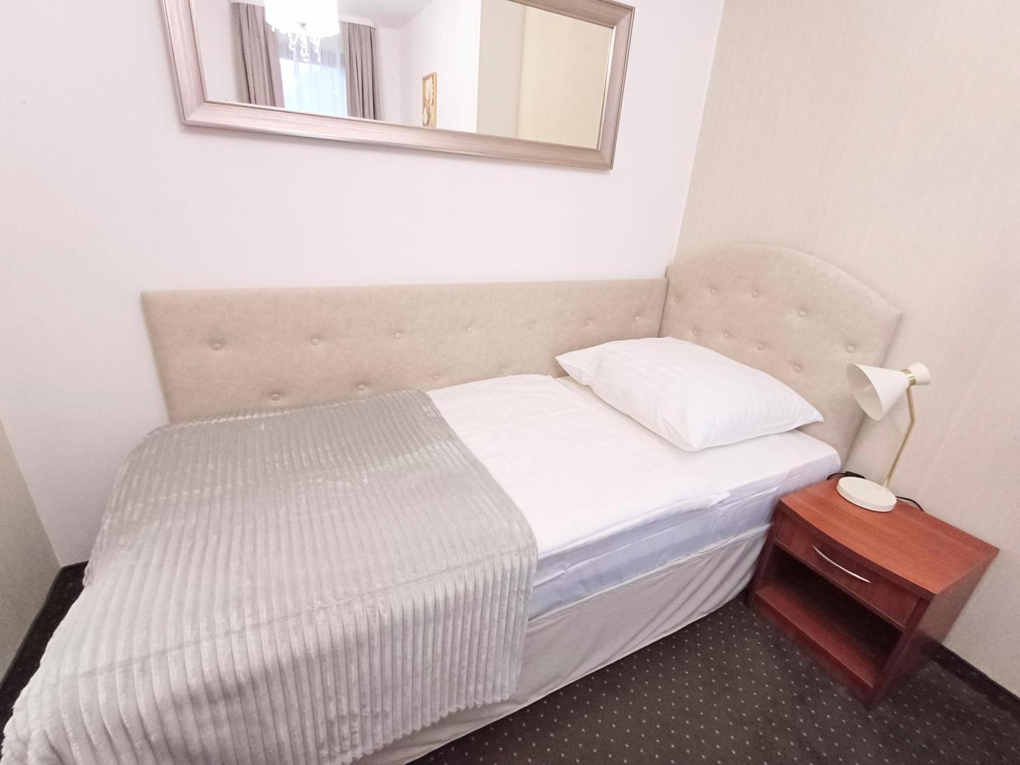 Hotel I Restauracja Borowianka 오스토프 빌코폴스키 외부 사진