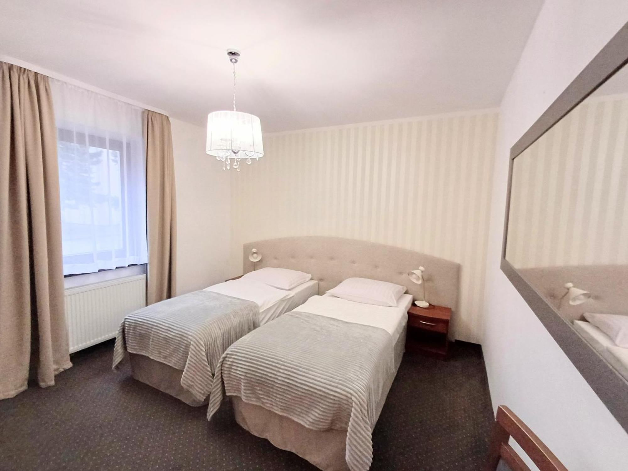 Hotel I Restauracja Borowianka 오스토프 빌코폴스키 외부 사진