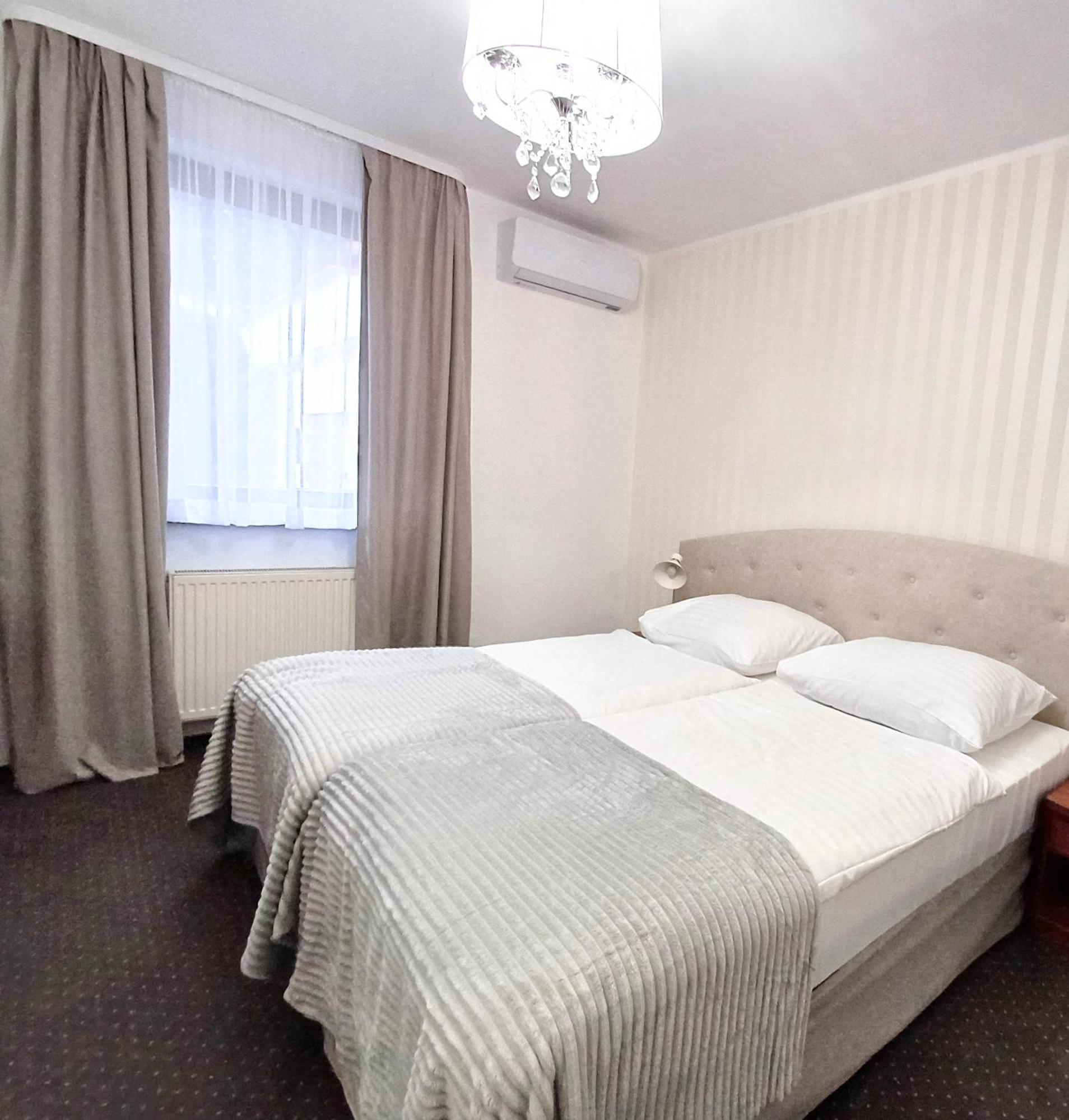 Hotel I Restauracja Borowianka 오스토프 빌코폴스키 외부 사진