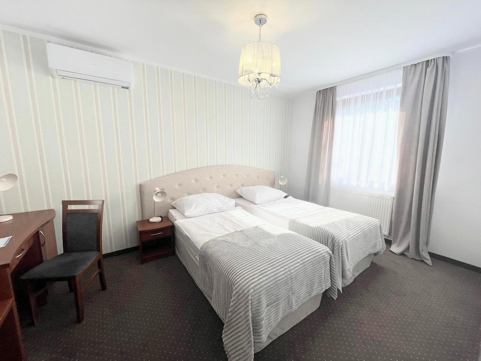 Hotel I Restauracja Borowianka 오스토프 빌코폴스키 외부 사진