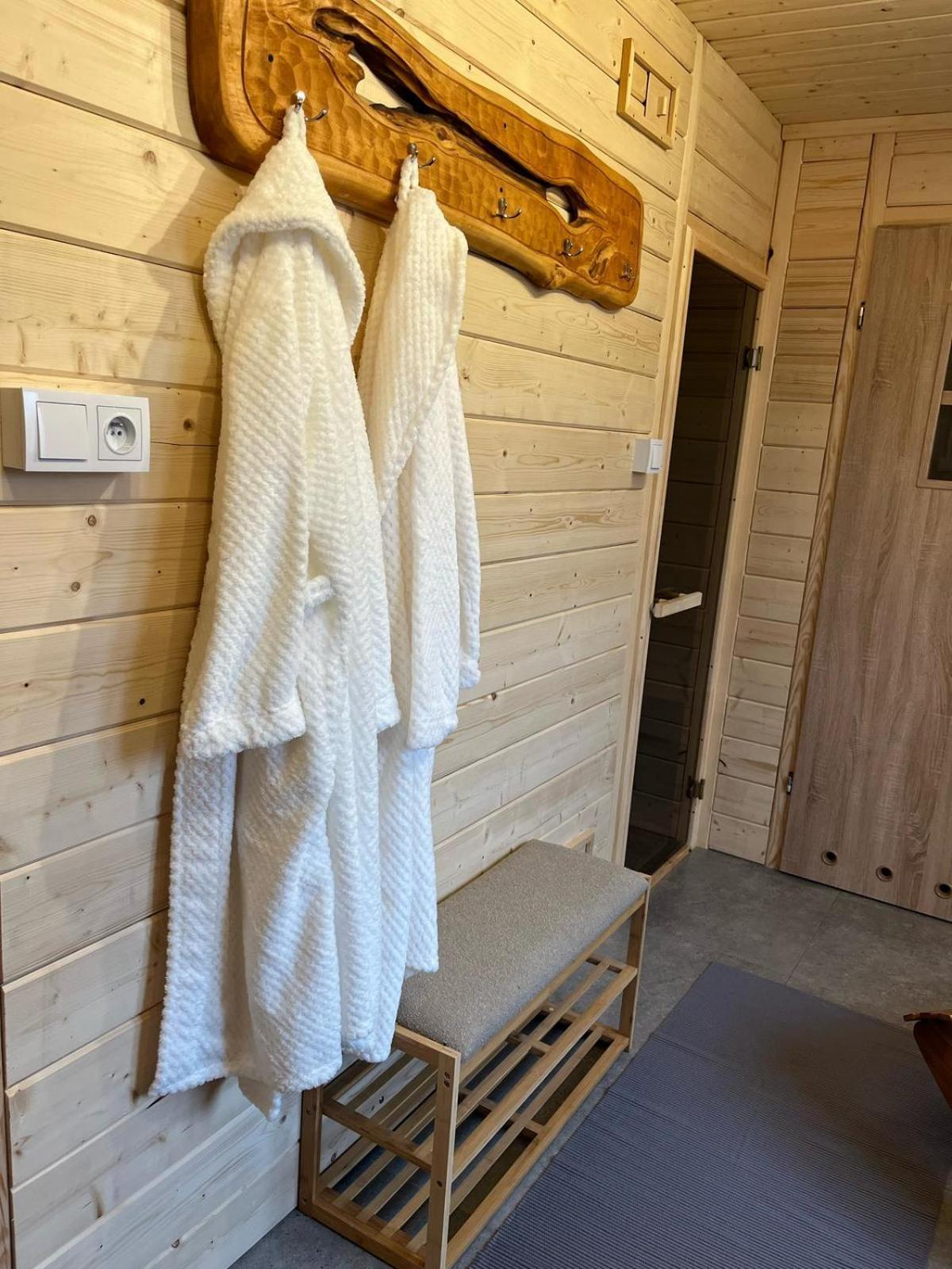 Hotel I Restauracja Borowianka 오스토프 빌코폴스키 외부 사진