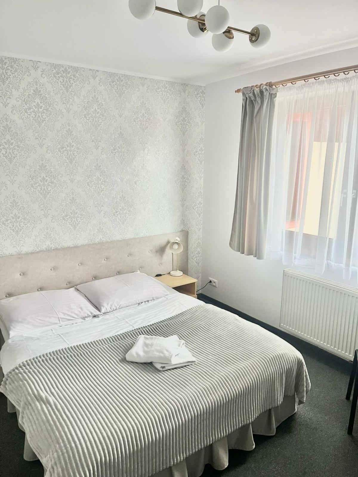 Hotel I Restauracja Borowianka 오스토프 빌코폴스키 외부 사진