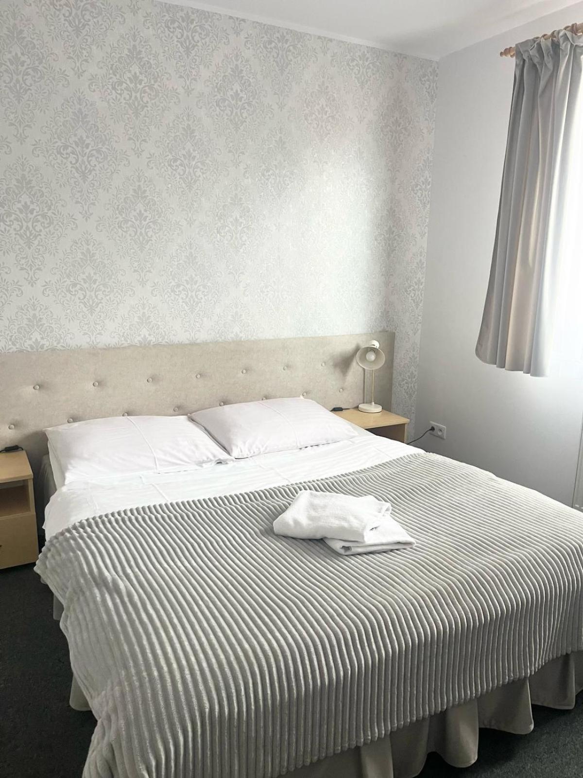 Hotel I Restauracja Borowianka 오스토프 빌코폴스키 외부 사진
