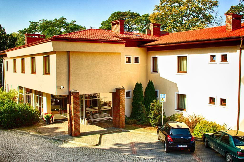Hotel I Restauracja Borowianka 오스토프 빌코폴스키 외부 사진